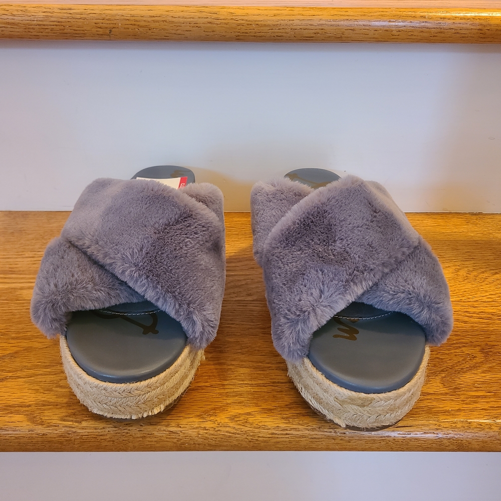 EUC Women's Fuzzy Purple Slide Sandals